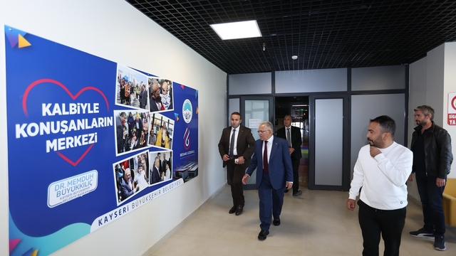 Başkan Büyükkılıç, Besime Özderici Engelsiz Yaşam Merkezi'ni ziyaret etti
