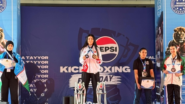 Milli sporcu Elif Ceren Uzunçakmak, Kick Boks Dünya Kupası'nda çifte şampiyonluk yaşadı