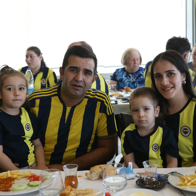 Hatay'da kanseri yenen Fenerbahçeli çocuk için gökyüzüne balonlar bırakıldı