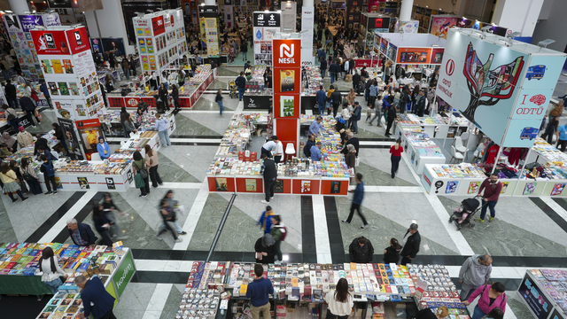 22. Ankara Kitap Fuarı'nda ziyaretçi yoğunluğu yaşandı