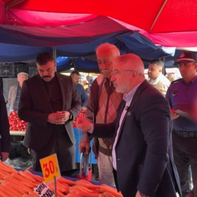 Pazar denetiminde belediye başkanından müşteriye kötü davranan esnafa tepki