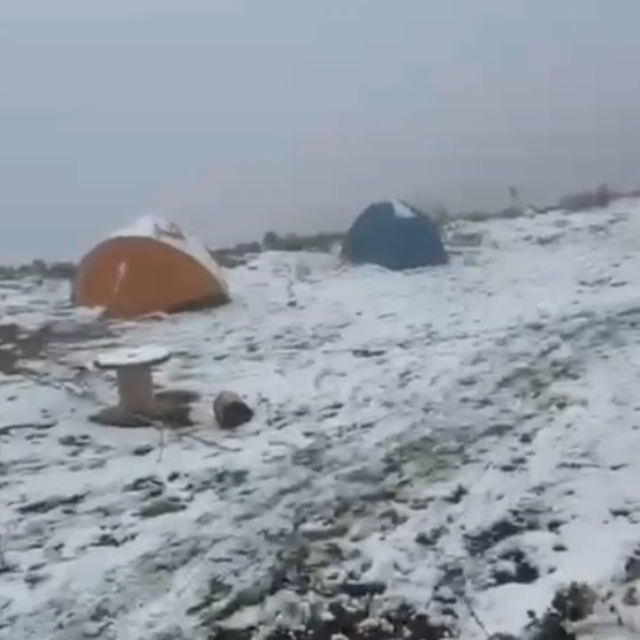 Niğde'de kar yağışı etkili oldu; 4 dağcı mahsur kaldı