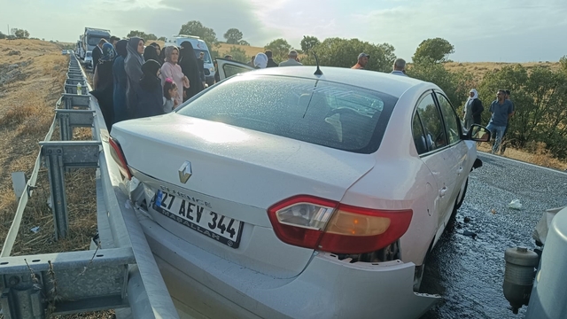 Mardin'de 2 otomobilin çarpıştığı kazada 4 kişi yaralandı