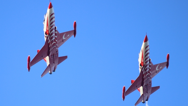 Türk Yıldızları, Bandırma semalarında gösteri uçuşu yaptı