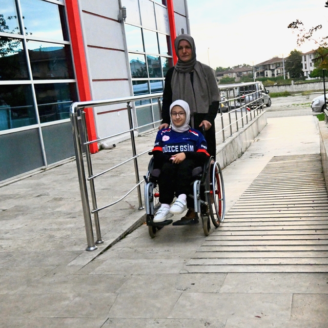 Okçulukla sosyalleşen Asuman, yarışacağı günlere hazırlanıyor