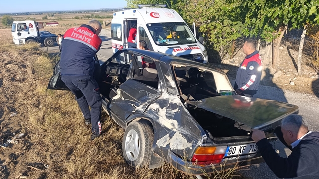 Osmaniye'de kamyonla çarpışan otomobilin sürücüsü yaralandı