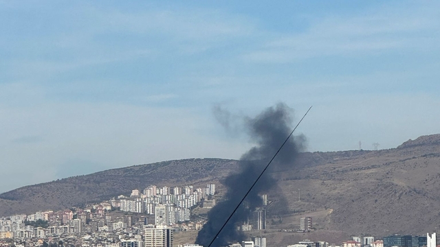 İzmir'de inşaat atıkları yangını söndürüldü