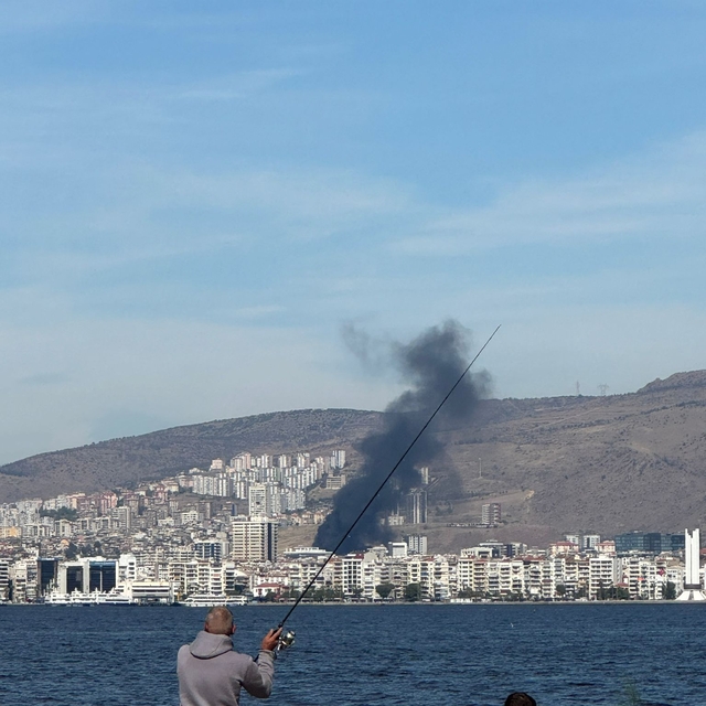 İzmir'de inşaat atıkları yangını söndürüldü