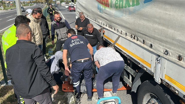 Kütahya'da TIR'ın çarptığı yaya ağır yaralandı