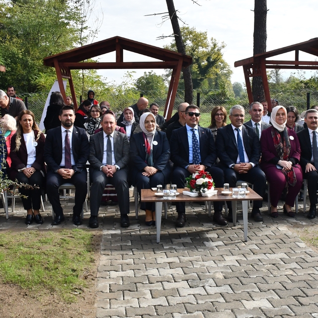 Düzce'de atıl durumdaki köy okulu üreten kadınların kooperatif binasına dön...