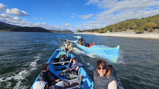 Beyşehir'de gölde kayıklarla ulaştıkları adada keşif yolculuğu yaptılar