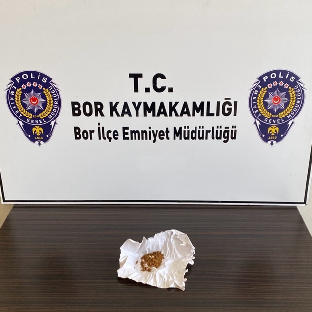 Niğde'de uyuşturucu operasyonunda yakalanan 4 zanlıdan 1'i tutuklandı