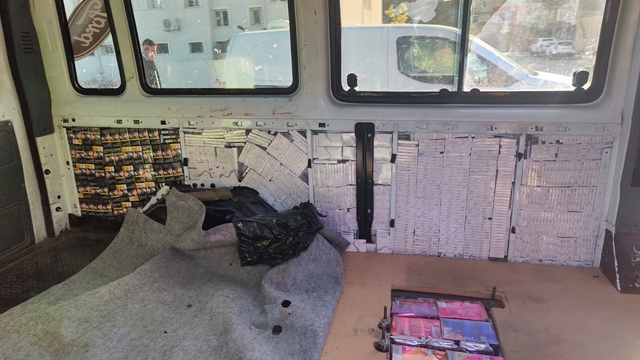 Mardin'de yolcu minibüsünde 16 bin paket kaçak sigara ile 1500 elektronik sigara ele geçirildi