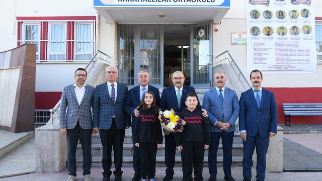 Balıkesir Valisi Ustaoğlu okul ziyareti gerçekleştirdi.