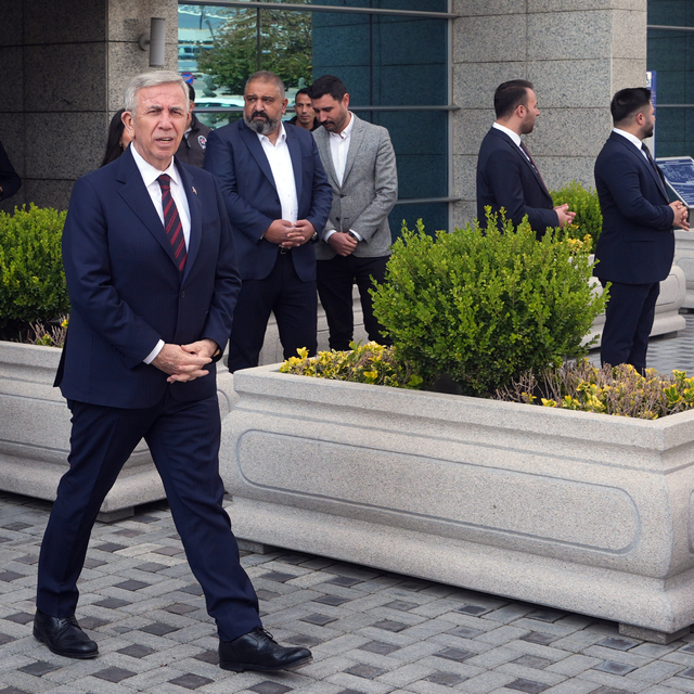 İYİ Parti Genel Başkanı Müsavat Dervişoğlu, ABB Başkanı Yavaş'ı ziyaret ett...