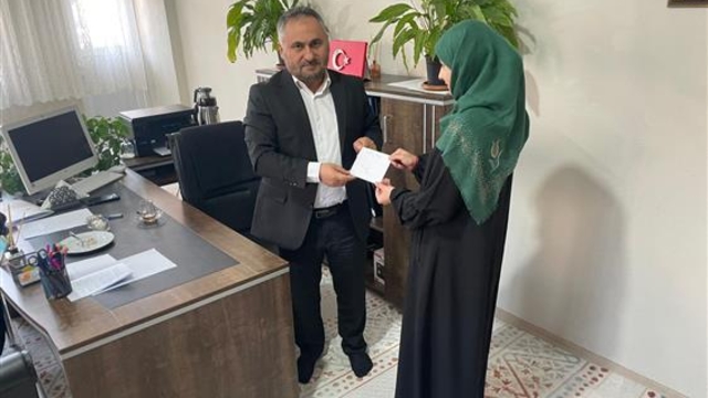 Yaptığı bilekliklerden elde ettiği geliri Gazzelilere bağışladı