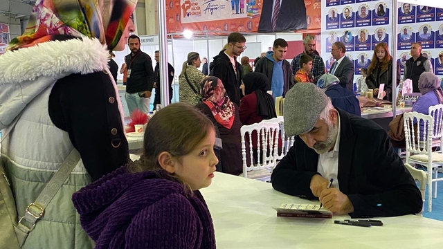 Yazar Ahmet Turgut Çorum'da "Sumud Filosu" söyleşisinde okurlarıyla buluştu
