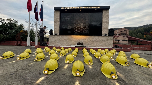 Amasra'daki patlamada hayatını kaybeden 43 madenci anıldı