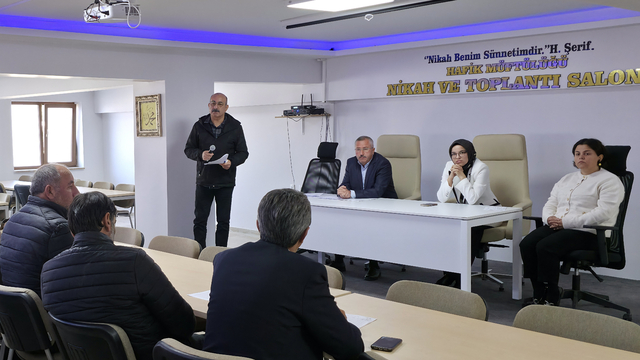 Hafik'te muhtarlar genel tarım sayımı ve üretim kayıt sistemi hakkında bilgilendirildi