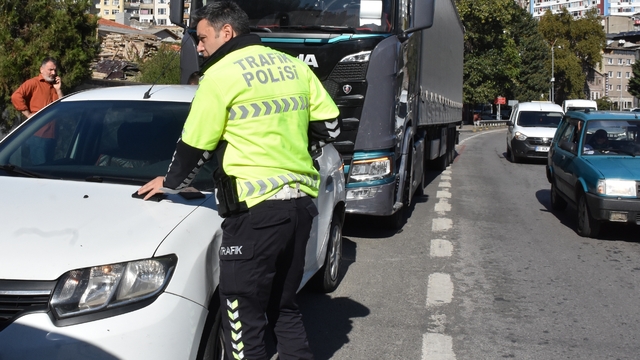 Trabzon'da 4 aracın karıştığı kazada hasar meydana geldi