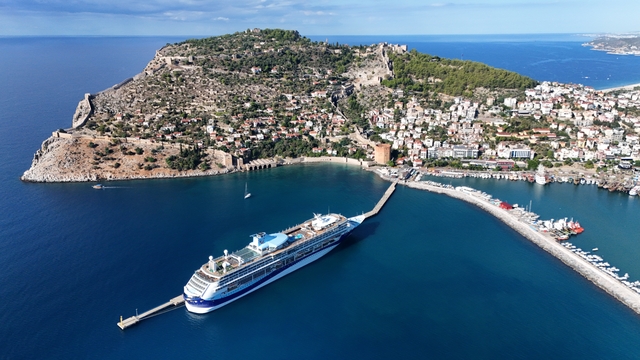"Marella Discovery 2" kruvaziyeri, Alanya'ya 1739 turist getirdi