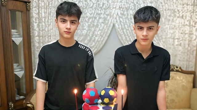 İkizlerin pastası iki ayrı takım rengiyle süslendi