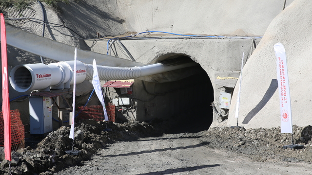 Depremlerin vurduğu Hatay'da 11,2 kilometrelik atık su tüneli inşa ediliyor