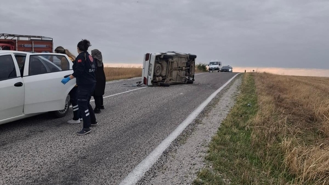Edirne'de iki otomobilin çarpıştığı kazada 3 kişi yaralandı