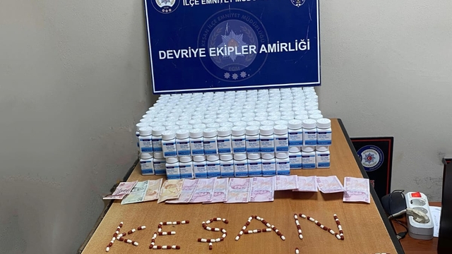 Park halindeki araçta 16 bin 744 sentetik hap ele geçirildi