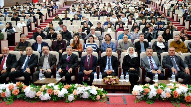 TOGÜ'de "İnancın Sanata ve Estetiğe Yansıması: Camilerimiz" konferansı düzenlendi