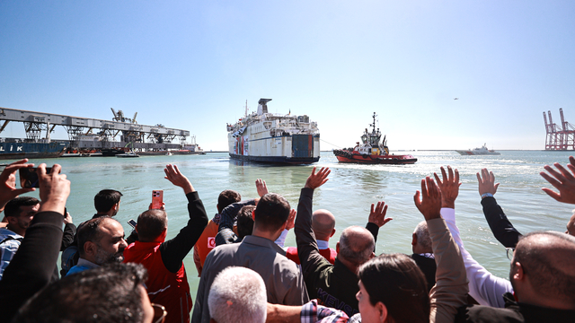 Türkiye'nin Gazze'ye umut taşıyan 17. "İyilik Gemisi" Mersin Limanı'ndan uğurlandı