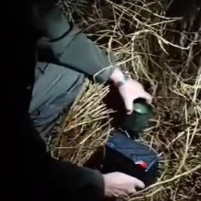 Yaban hayvanlarını avlamak için ses cihazı ve düzeneği kurmuşlar