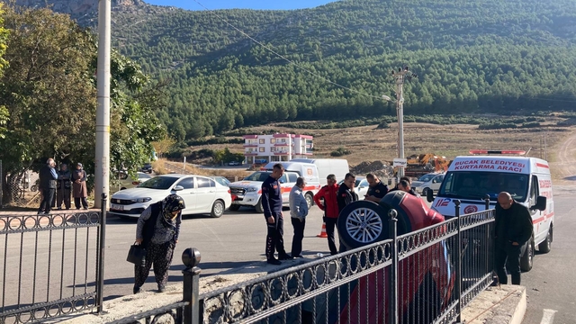 Burdur'da dereye devrilen otomobilin sürücüsü yaralandı