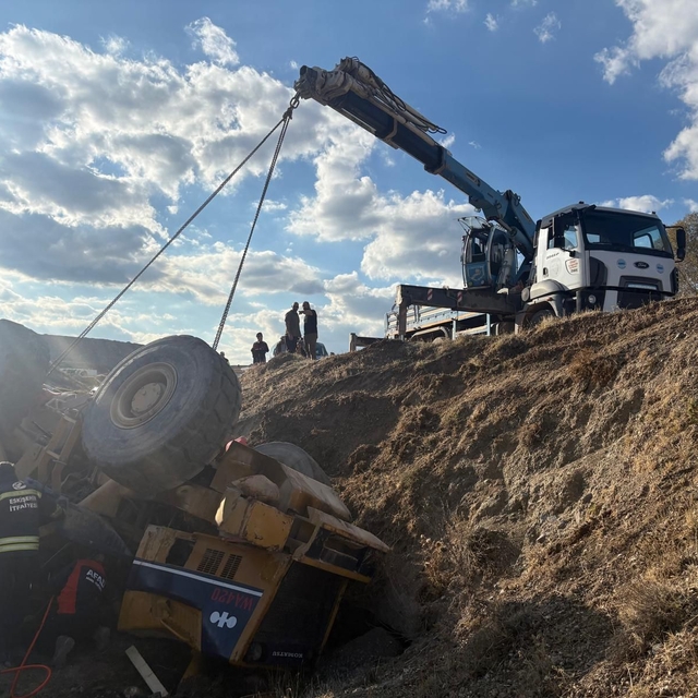 Eskişehir'de devrilen iş makinesinin operatörü yaralandı