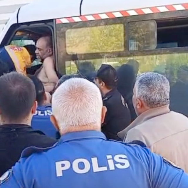 Gaziantep'te ceza yiyen sürücü kendini ve aracını yakmaya çalıştı