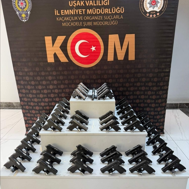 Uşak'ta yolcu otobüsünde 55 ruhsatsız tabanca ele geçirildi