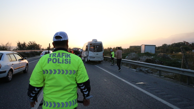 Denizli'de kamyonun çarptığı minibüsteki 1 kişi öldü