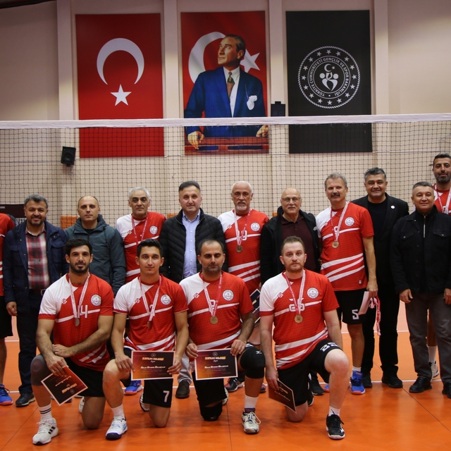 Kayseri Milli Eğitim Erva Erkek Voleybol Takımı şampiyon oldu