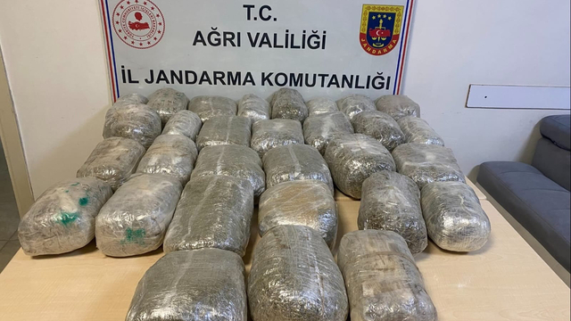 İran sınırında menfezde 32 kilogram esrar ele geçirildi