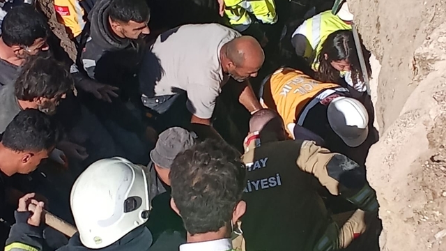 Hatay'da inşaat alanındaki çukura düşen işçi yaralandı