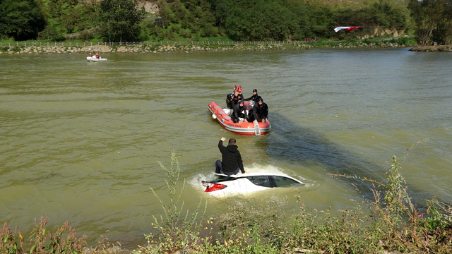Sera Gölü'nde gerçeği aratmayan kurtarma tatbikatı