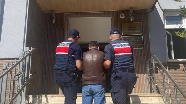 Antalya'da çeşitli suçlardan aranan 208 kişi yakalandı