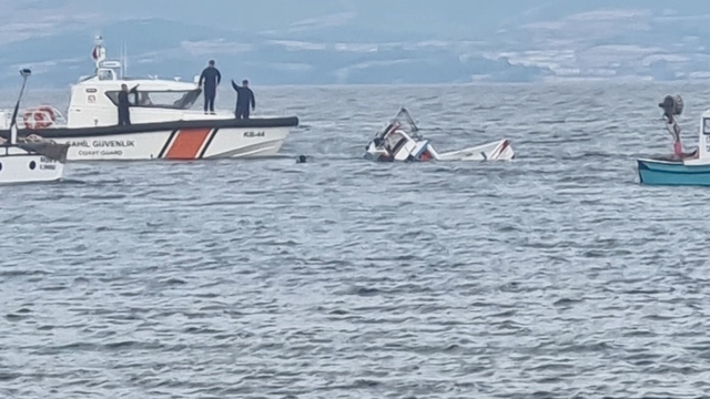 Gelibolu'da batan balıkçı teknesinin denizden çıkarılması için çalışma başlatıldı