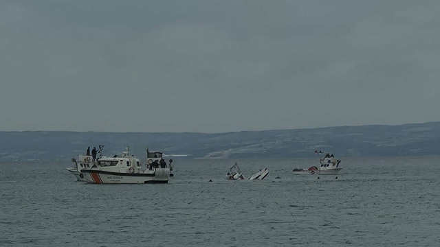 Çanakkale'de 3 kişinin öldüğü tekne, battığı yerden çıkarıldı