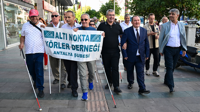 Antalya'da "Beyaz Baston Güvenlik Günü" farkındalık yürüyüşü düzenlendi