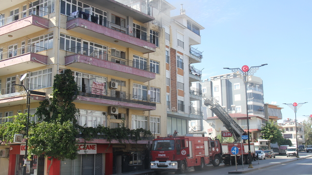 Antalya'da evde çıkan yangın hasara neden oldu