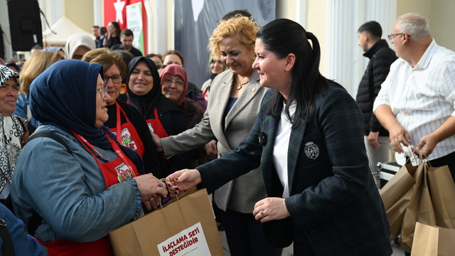 Edirne Belediyesince kadın çiftçilere yem ve malzeme desteği verildi