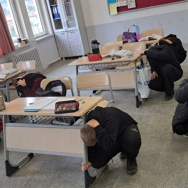 Çerkeş'te afetlere karşı okullarda tatbikat yapıldı