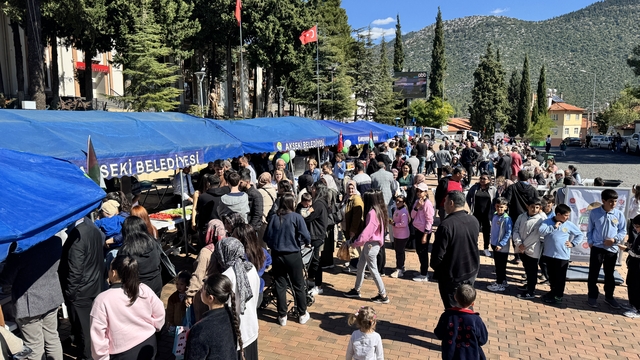 Antalya'da "Filistin Yararına Hayır Çarşısı" kermesi düzenlendi