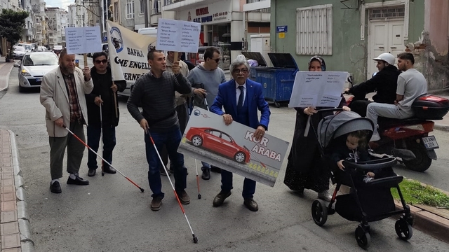 Bafra'da görme engellilerden "Sarı Şerit" farkındalık yürüyüşü